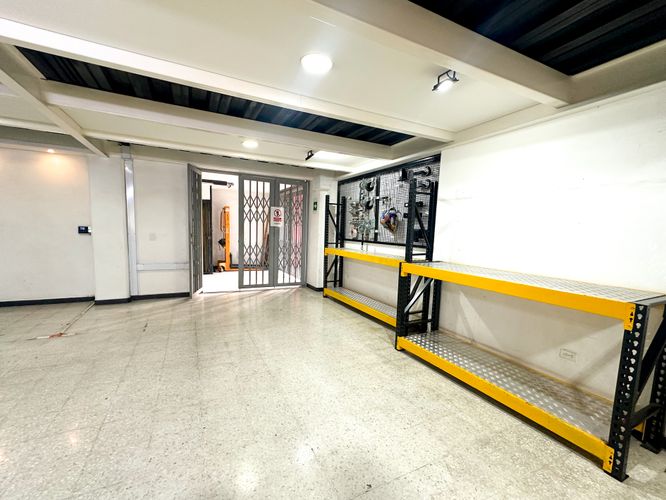 Local en venta en Prados Del Norte, Cali, 450 m² · foto 7 de 17