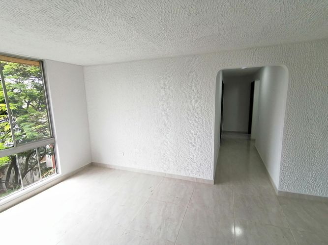 Apartamento en venta en Ciudad Los Alamos, Cali · foto 3 de 24