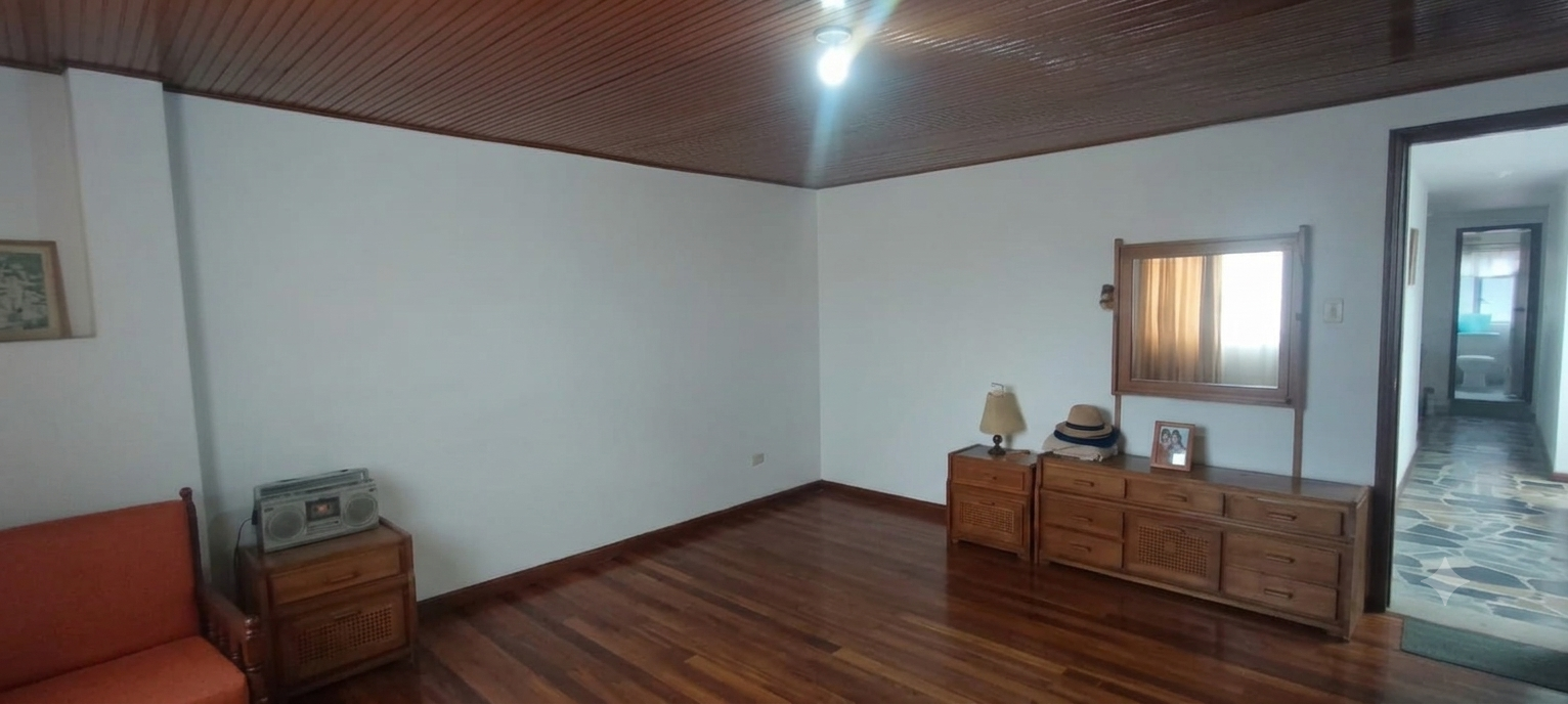 Casa en venta en Bellavista Occidental, Bogotá · foto 2 de 16