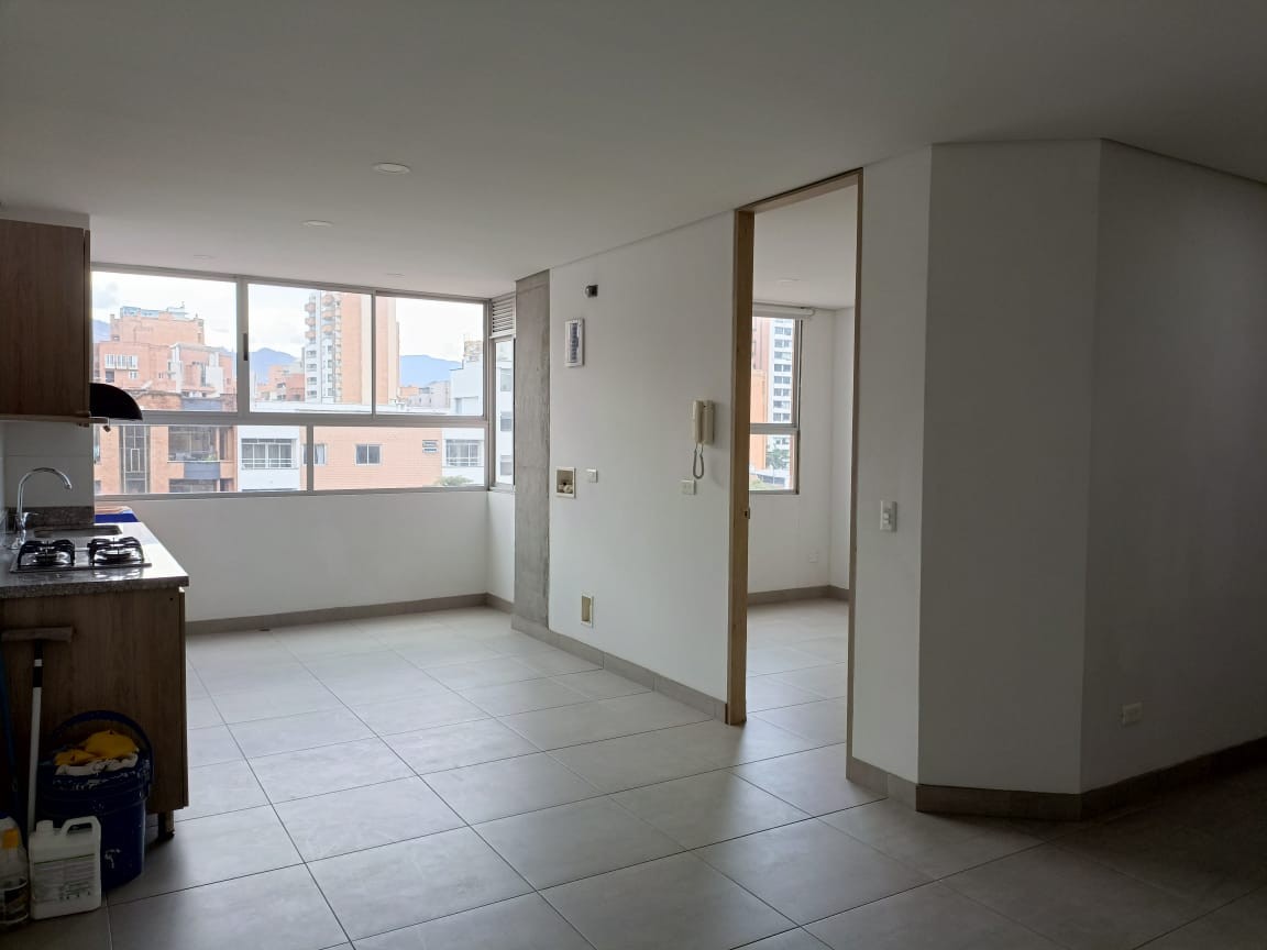 Apartamento en arriendo en Belén, Medellín · foto 2 de 13