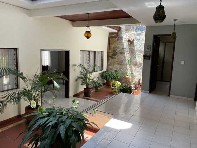 Casa de 4 alcobas en venta en El Bosque, Cali, 407 m² · foto 4 de 24