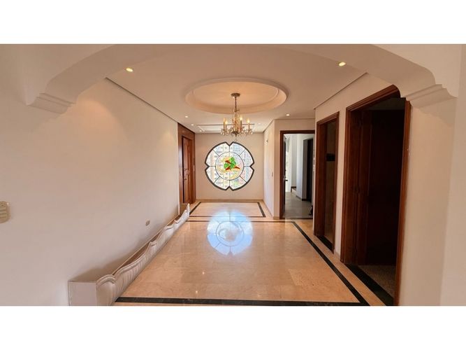 Apartamento de 3 alcobas en venta en El Diamante No. 2, Medellín, 216 m² · foto 2 de 24