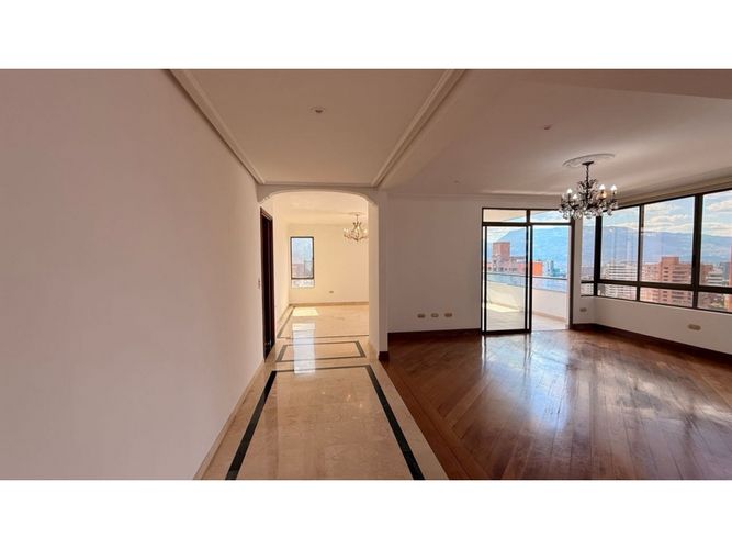 Apartamento de 3 alcobas en venta en El Diamante No. 2, Medellín, 216 m² · foto 4 de 24