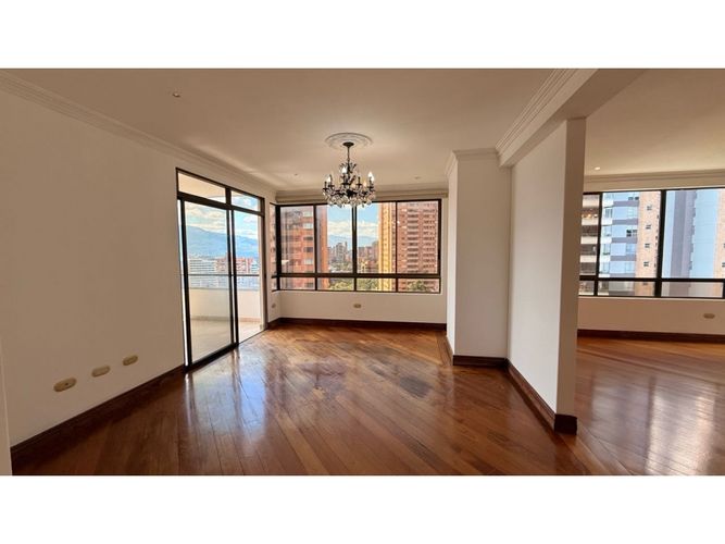 Apartamento de 3 alcobas en venta en El Diamante No. 2, Medellín, 216 m² · foto 5 de 24