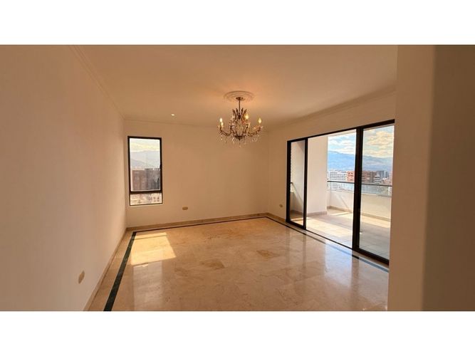 Apartamento de 3 alcobas en venta en El Diamante No. 2, Medellín, 216 m² · foto 6 de 24