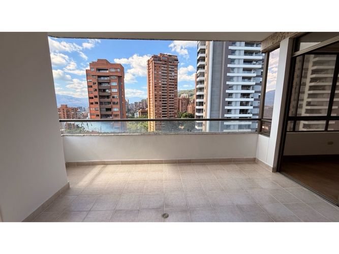 Apartamento de 3 alcobas en venta en El Diamante No. 2, Medellín, 216 m² · foto 7 de 24