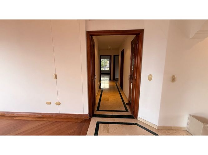 Apartamento de 3 alcobas en venta en El Diamante No. 2, Medellín, 216 m² · foto 9 de 24