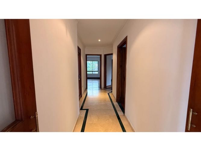 Apartamento de 3 alcobas en venta en El Diamante No. 2, Medellín, 216 m² · foto 10 de 24