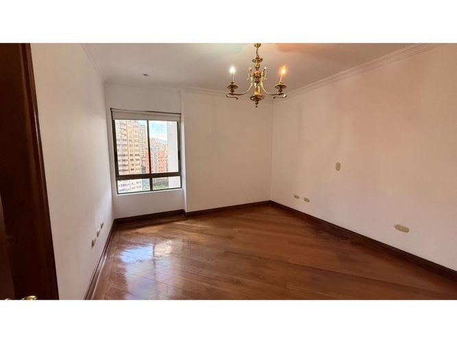 Apartamento de 3 alcobas en venta en El Diamante No. 2, Medellín, 216 m² · foto 11 de 24