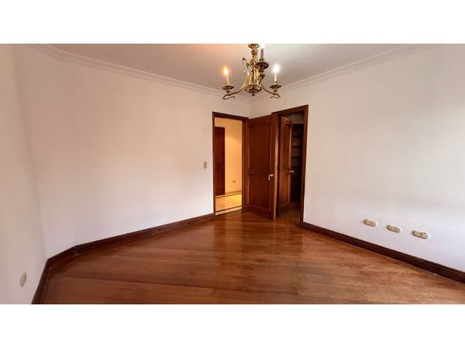 Apartamento de 3 alcobas en venta en El Diamante No. 2, Medellín, 216 m² · foto 12 de 24