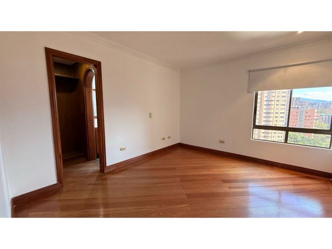 Apartamento de 3 alcobas en venta en El Diamante No. 2, Medellín, 216 m² · foto 14 de 24