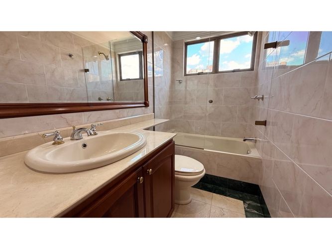 Apartamento de 3 alcobas en venta en El Diamante No. 2, Medellín, 216 m² · foto 16 de 24