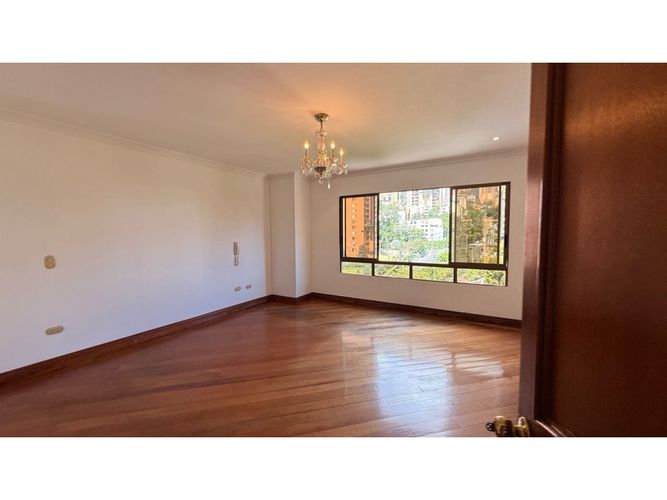 Apartamento de 3 alcobas en venta en El Diamante No. 2, Medellín, 216 m² · foto 17 de 24