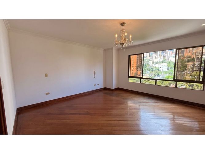 Apartamento de 3 alcobas en venta en El Diamante No. 2, Medellín, 216 m² · foto 18 de 24