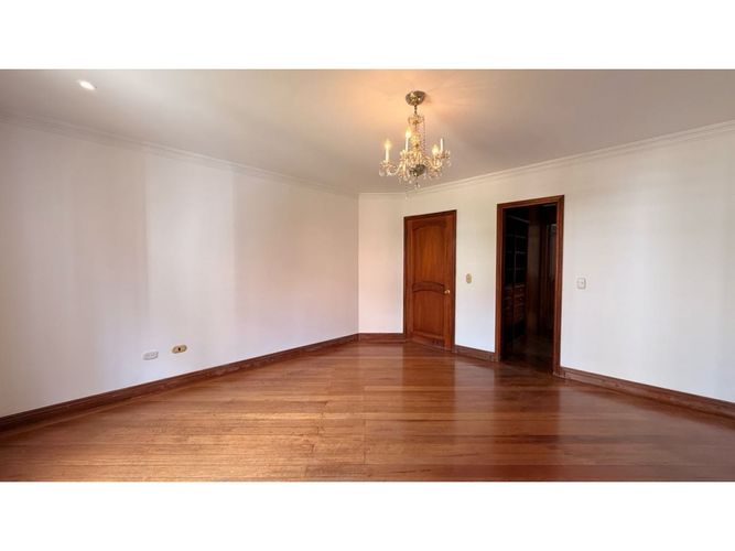 Apartamento de 3 alcobas en venta en El Diamante No. 2, Medellín, 216 m² · foto 19 de 24