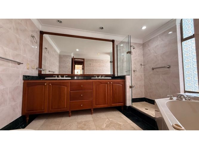 Apartamento de 3 alcobas en venta en El Diamante No. 2, Medellín, 216 m² · foto 22 de 24