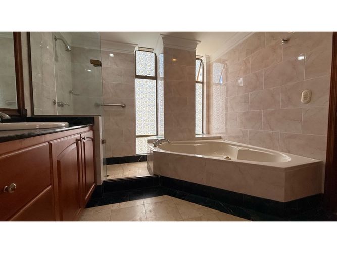 Apartamento de 3 alcobas en venta en El Diamante No. 2, Medellín, 216 m² · foto 23 de 24