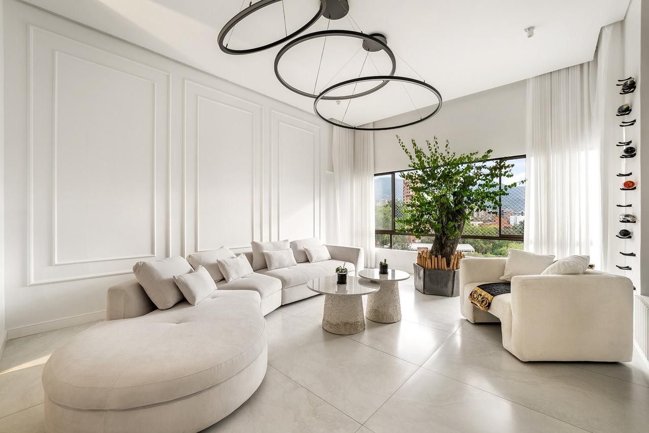Apartamento en venta en El Poblado, Medellín · foto 2 de 24