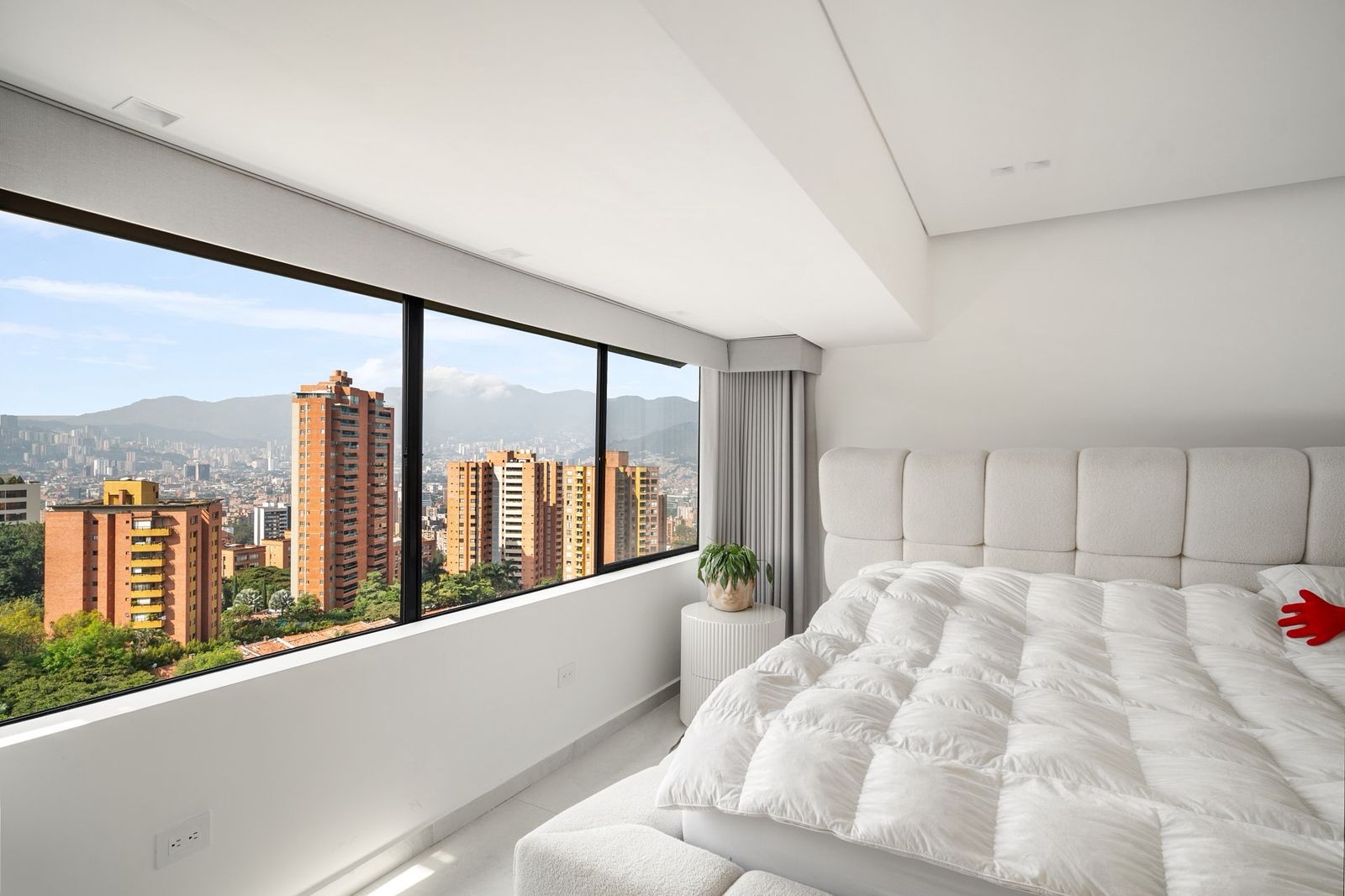 Apartamento en venta en El Poblado, Medellín · foto 3 de 24