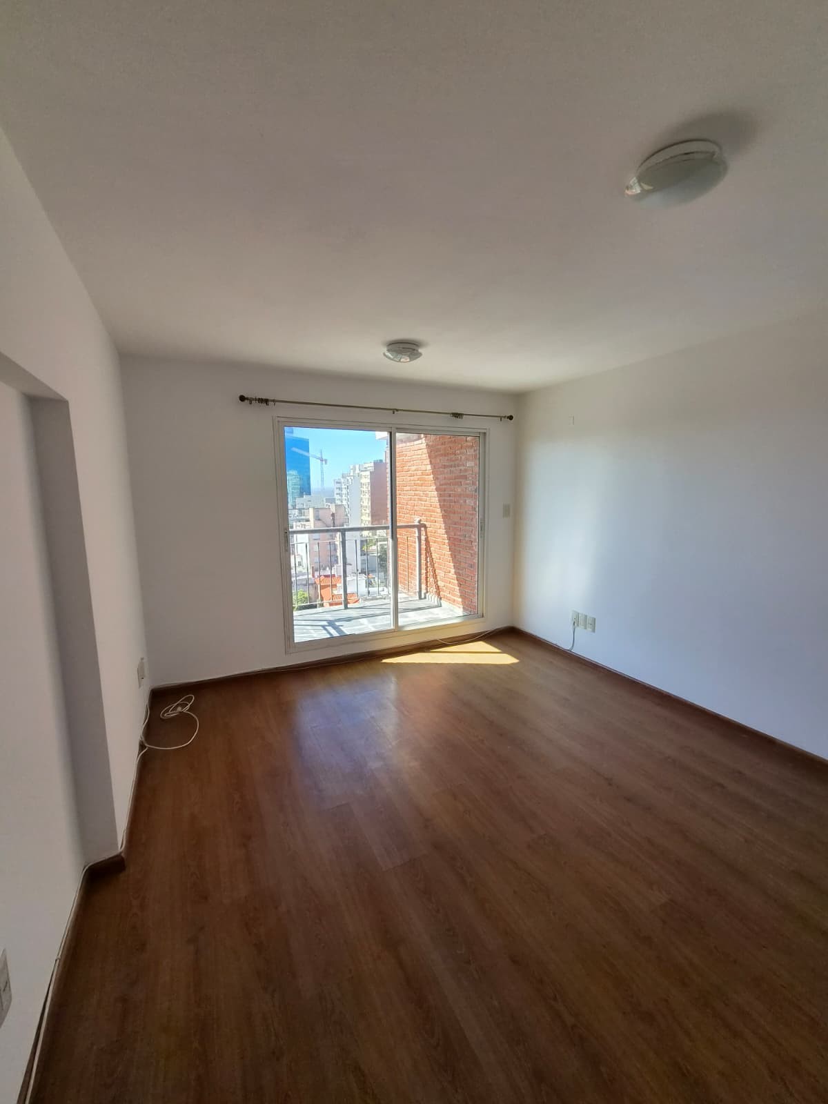 Apartamento en Pocitos Nuevo, 1 dormitorio, cocina definida, terraza lavadero.