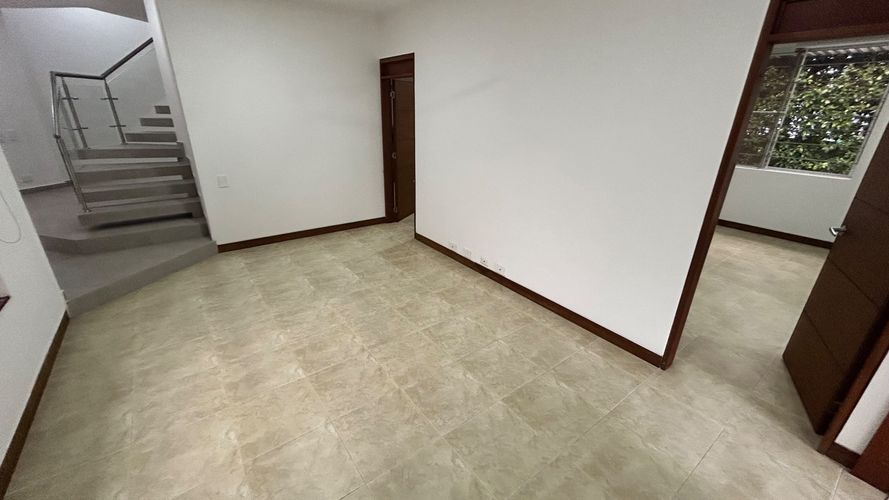 Casa de 4 alcobas en venta en Cr. Los Balsos, Ibagué, 320 m² · foto 7 de 21