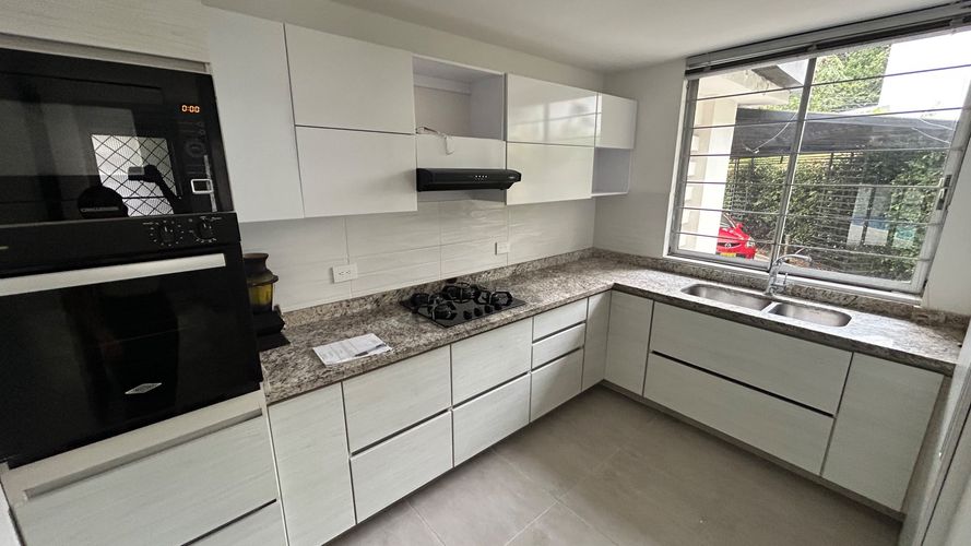 Casa de 4 alcobas en venta en Cr. Los Balsos, Ibagué, 320 m² · foto 10 de 21