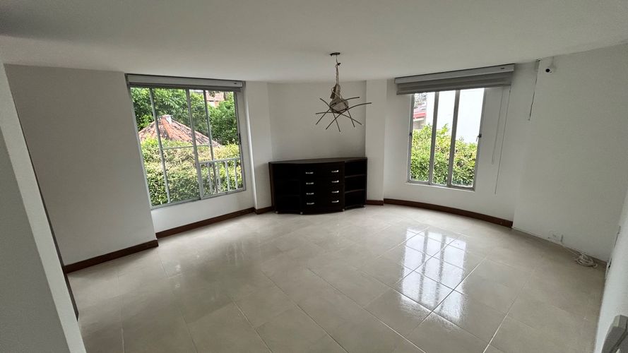 Casa de 4 alcobas en venta en Cr. Los Balsos, Ibagué, 320 m² · foto 6 de 21