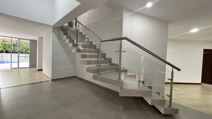 Casa de 4 alcobas en venta en Cr. Los Balsos, Ibagué, 320 m² · foto 4 de 21
