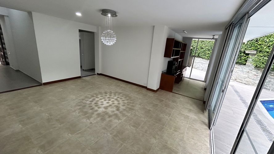 Casa de 4 alcobas en venta en Cr. Los Balsos, Ibagué, 320 m² · foto 12 de 21