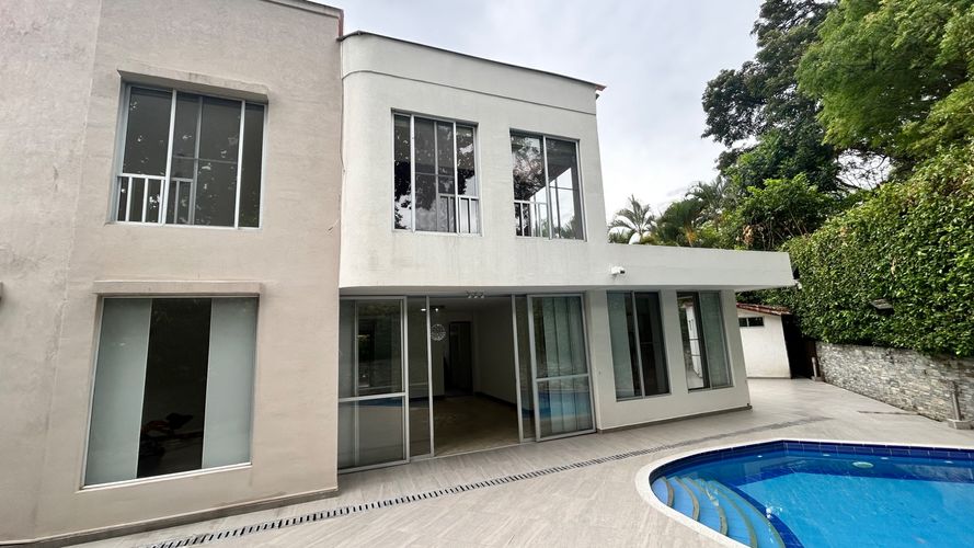 Casa de 4 alcobas en venta en Cr. Los Balsos, Ibagué, 320 m² · foto 13 de 21
