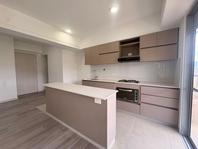 Apartamento de 3 alcobas en venta en Maria Auxiliadora, Sabaneta, 76 m² · foto 4 de 15