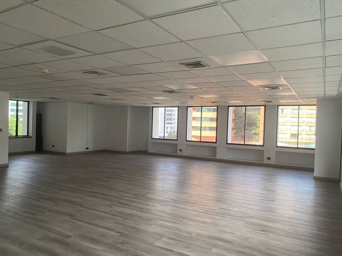 Oficina en arriendo en El Poblado, Medellín, 125 m² · foto 7 de 9