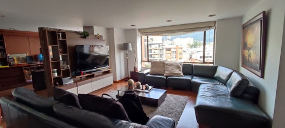 Apartamento de 3 alcobas en venta en Santa Paula, Bogotá, 210 m² · foto 2 de 18