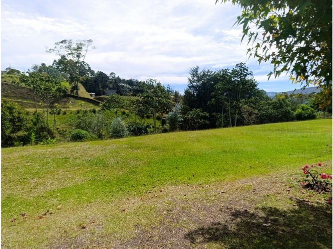 Lote en venta en Guamito, La Ceja, 2536 m² · foto 18 de 20