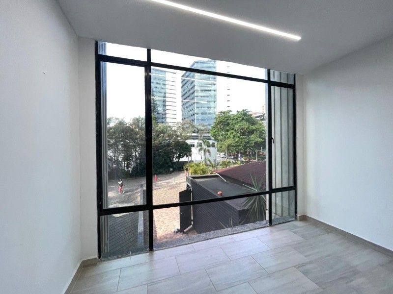Oficina en arriendo en El Poblado, Medellín, 70 m² · foto 4 de 6