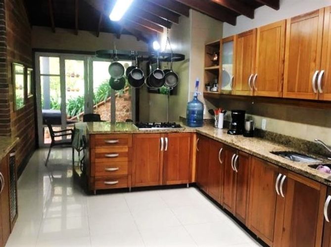 Casa de 4 alcobas en venta en Escobero, Envigado, 407 m² · foto 8 de 16