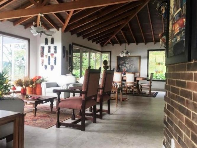 Casa de 4 alcobas en venta en Escobero, Envigado, 407 m² · foto 5 de 16
