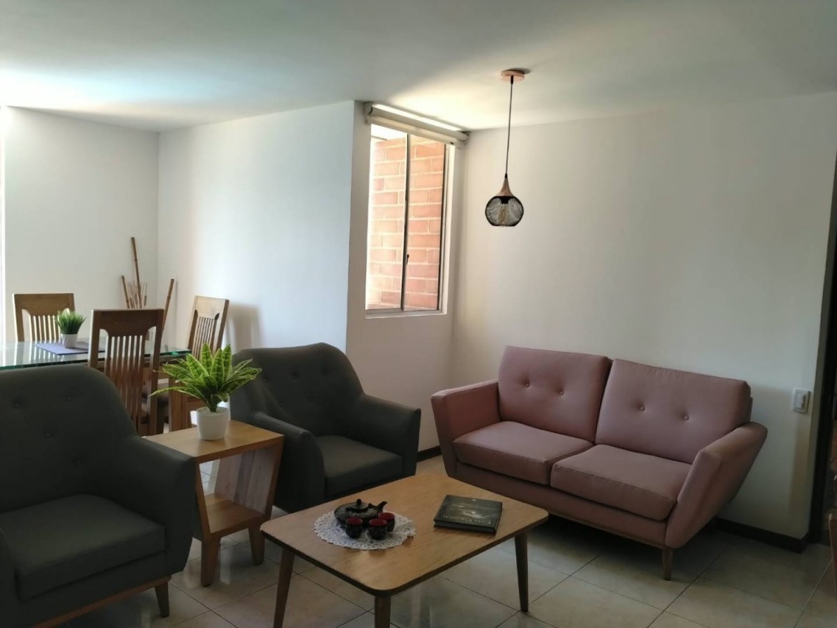 Apartamento en arriendo en Castropol, Medellín · foto 2 de 24