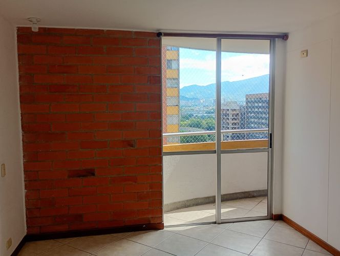 Apartamento de 1 alcoba en venta en La Aguacatala, Medellín, 42 m² · foto 2 de 13
