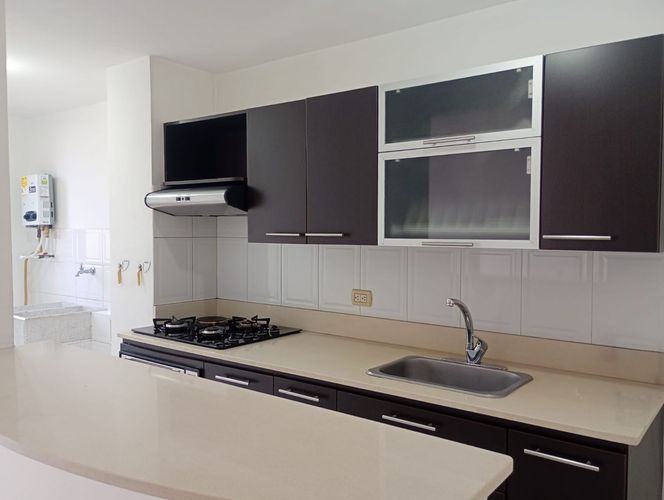 Apartamento de 1 alcoba en venta en La Aguacatala, Medellín, 42 m² · foto 4 de 13