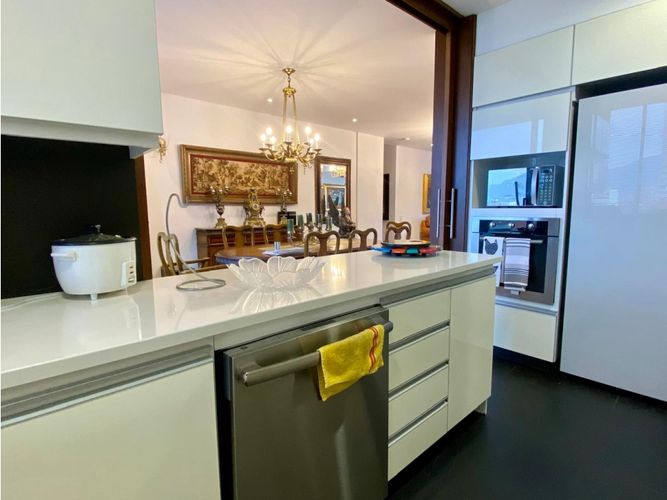 Apartamento de 3 alcobas en venta en San Lucas, Medellín, 190 m² · foto 2 de 24