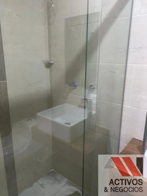 Apartamento de 3 alcobas en arriendo en La Castellana, Medellín, 217 m² · foto 22 de 24