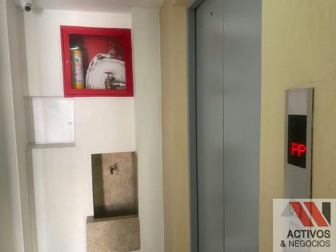 Apartamento de 3 alcobas en arriendo en La Castellana, Medellín, 217 m² · foto 23 de 24
