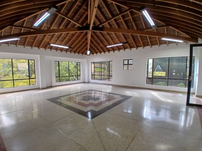 Oficina en arriendo en Suramericana, Medellín, 140 m² · foto 2 de 18