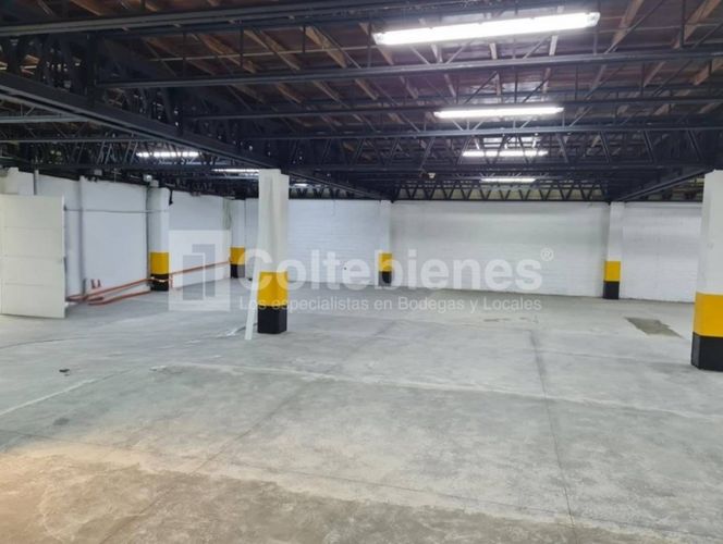 Bodega en arriendo en El Poblado, Medellín, 806 m² · foto 3 de 11
