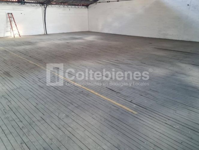 Bodega en arriendo en El Poblado, Medellín, 806 m² · foto 7 de 11