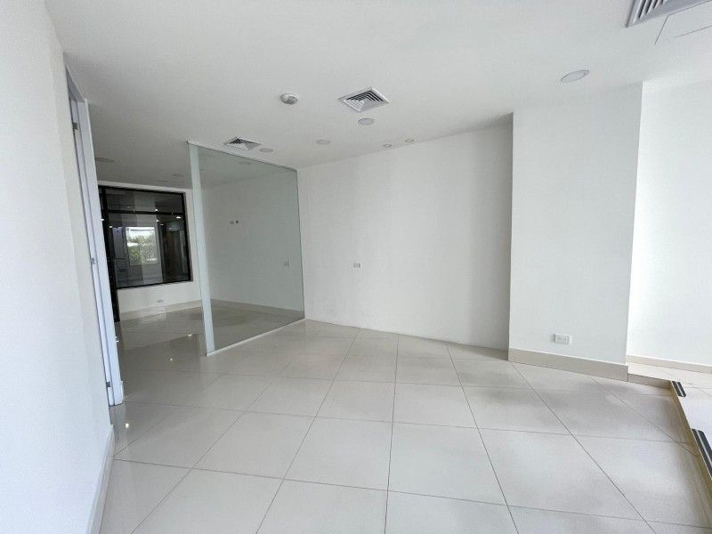 Oficina en arriendo en El Poblado, Medellín, 92 m² · foto 2 de 11