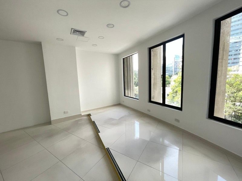 Oficina en arriendo en El Poblado, Medellín, 92 m² · foto 3 de 11