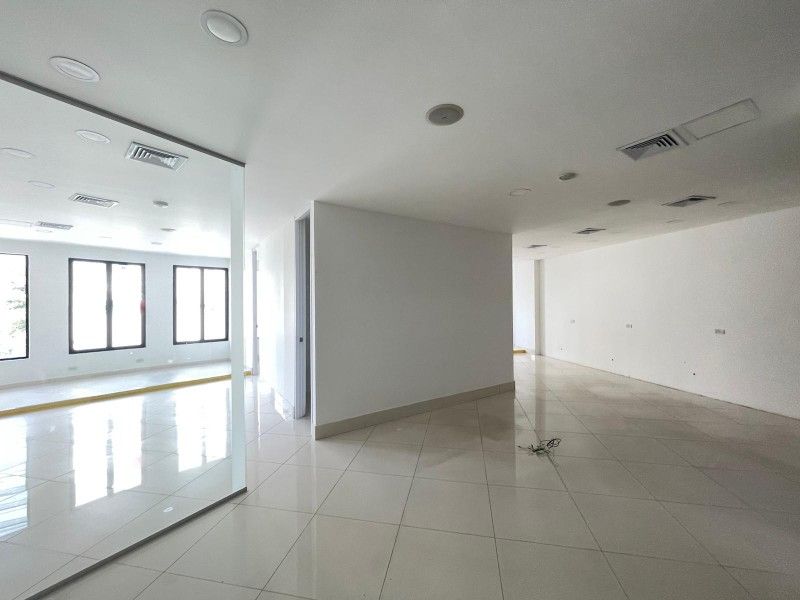Oficina en arriendo en El Poblado, Medellín, 92 m² · foto 6 de 11