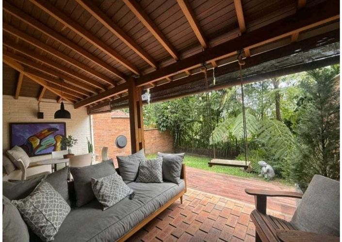 Casa de 3 alcobas en venta en Loma De Las Brujas, Envigado, 200 m² · foto 2 de 11